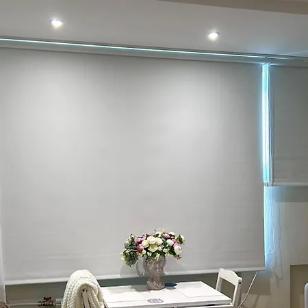 Apartment Stella's Airport - Near Airport And Bus Station - Near Tram, Bus And Train Stops - Free Wifi, Parking And Netflix - Bath - New Renovation