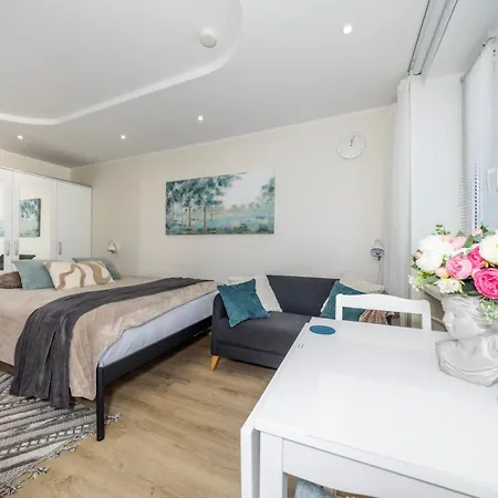Apartment Stella's Airport - Near Airport And Bus Station - Near Tram, Bus And Train Stops - Free Wifi, Parking And Netflix - Bath - New Renovation Tallinn