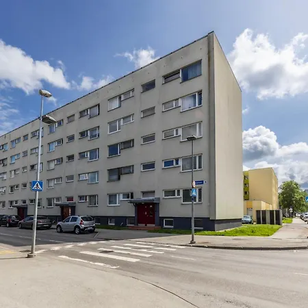 Stella's Airport - Near Airport And Bus Station - Near Tram, Bus And Train Stops - Free Wifi, Parking And Netflix - Bath - New Renovation