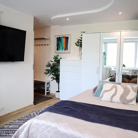 Lejlighed Stella's Airport - Near Airport And Bus Station - Near Tram, Bus And Train Stops - Free Wifi, Parking And Netflix - Bath - New Renovation