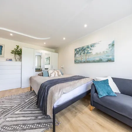 Stella's Airport - Near Airport And Bus Station - Near Tram, Bus And Train Stops - Free Wifi, Parking And Netflix - Bath - New Renovation Tallinn