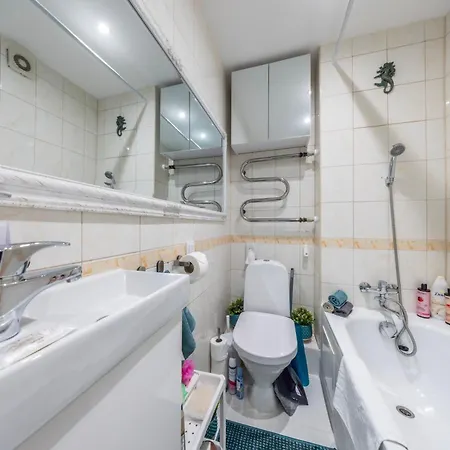 Lejlighed Stella's Airport - Near Airport And Bus Station - Near Tram, Bus And Train Stops - Free Wifi, Parking And Netflix - Bath - New Renovation